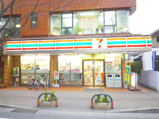 Convenience store. Eleven Fukuoka Meinohama Ekimae up (convenience store) 72m