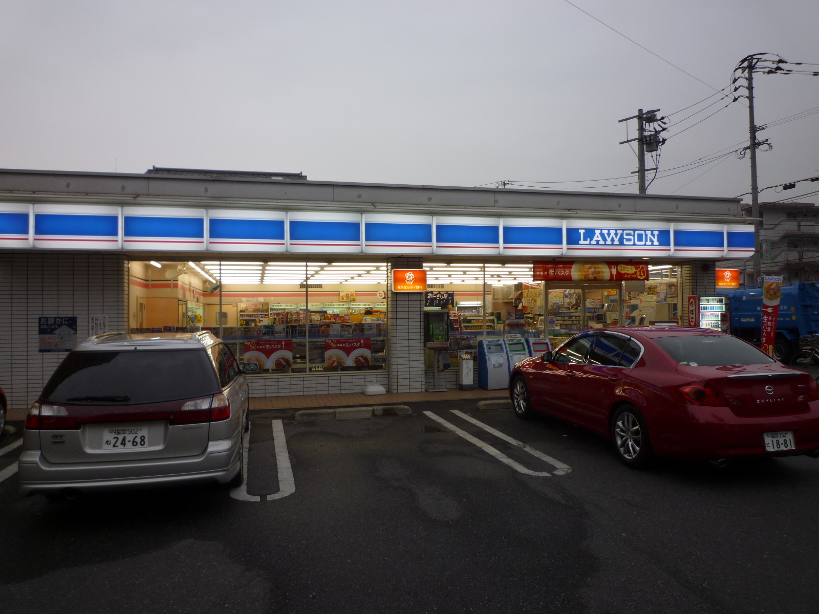 Convenience store. Lawson Meinohama 4-chome up (convenience store) 74m