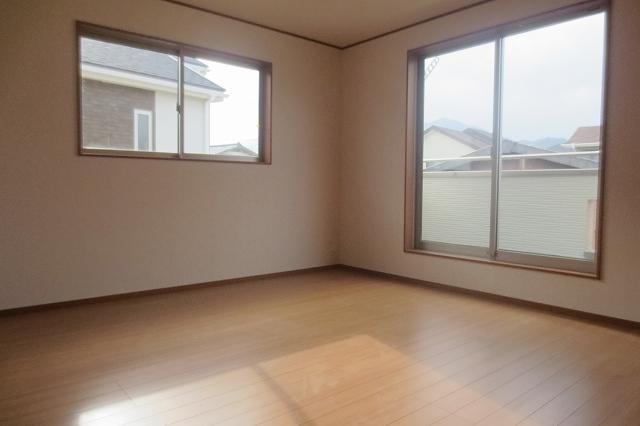 Non-living room. Western style room, Zenshitsuminami facing sunny!