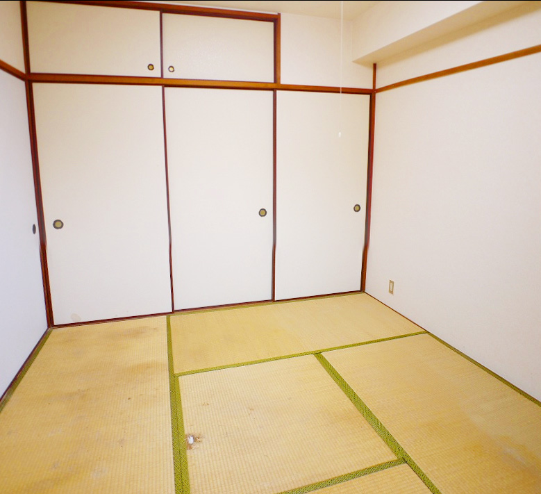 Other room space. It calm and there is a Japanese-style room