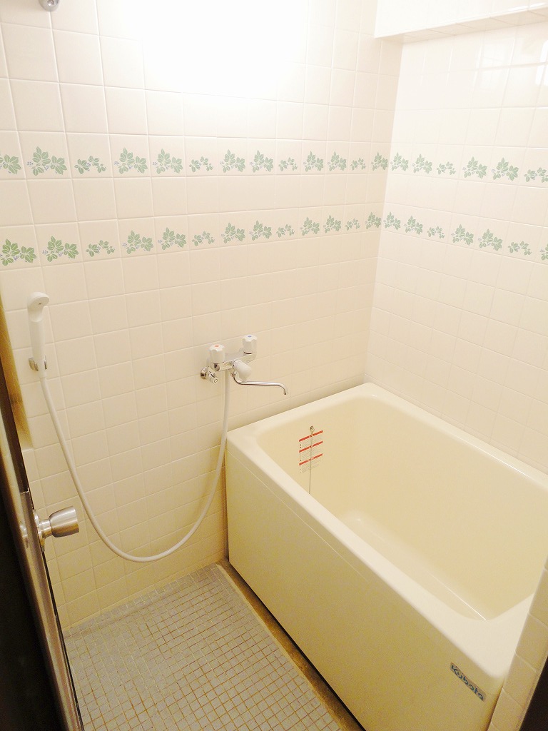 Bath. Ventilation good bathroom with a window ☆ 