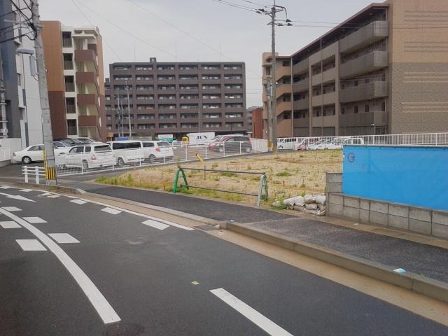 Local photos, including front road. North front road