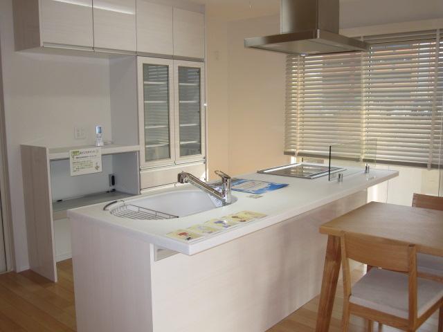 Kitchen. No. 4 place Island type of kitchen is also cozy and housework in the open Konasemasu efficient.