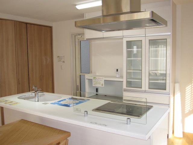 Kitchen. No. 4 place Also tableware will also clean up clean home appliances store plenty kitchen.