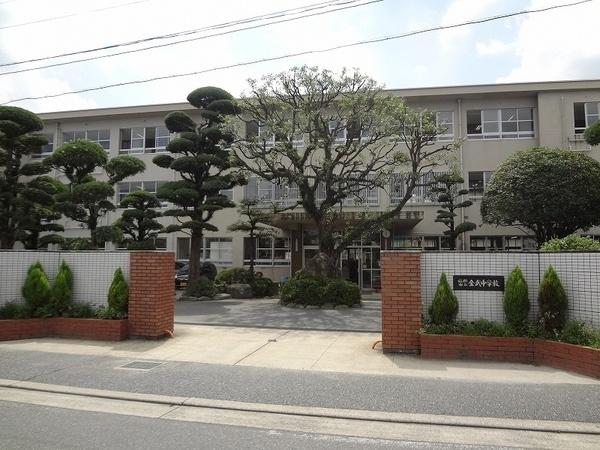 Junior high school. 2100m to Fukuoka Municipal Kin Junior High School