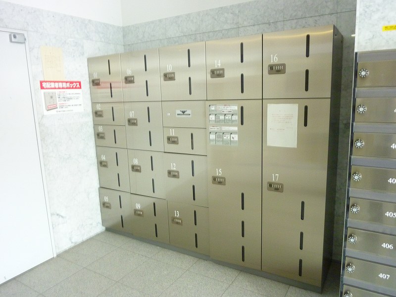 Other common areas. Courier with BOX ☆