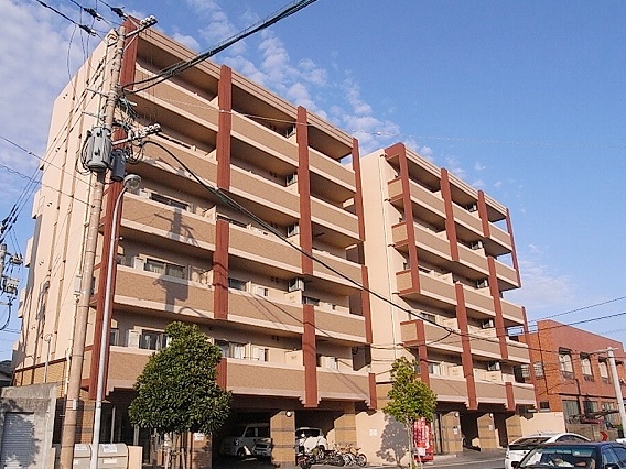 Building appearance. Bari' a 6-storey apartment