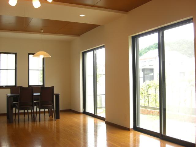 Living. Living room ceiling is a high sense of openness