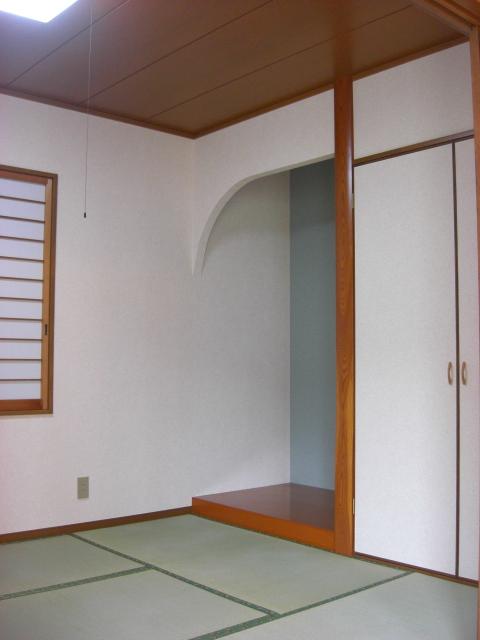 Non-living room. Stylish Japanese-style arch-shaped design