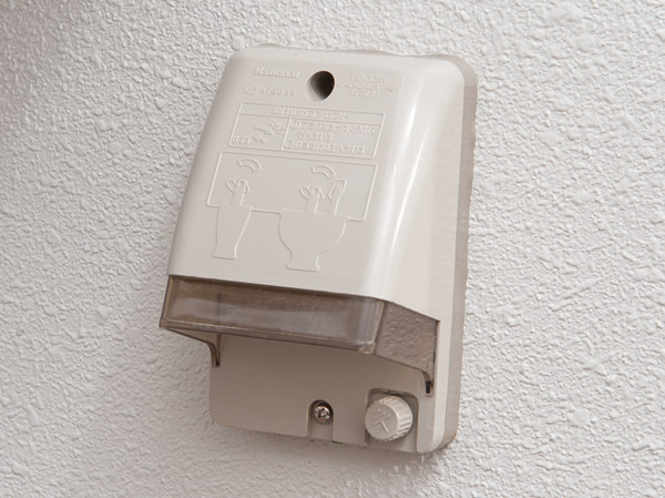 balcony ・ terrace ・ Private garden.  [Waterproof outlet] It is hard to pull the code from the room to use the electrical equipment on the balcony. We prepared a convenient waterproof outlet. (Same specifications)