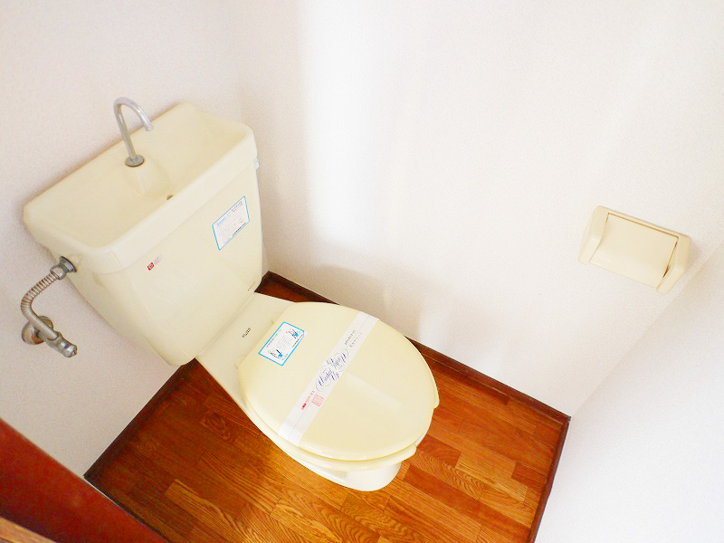 Toilet. Bus in this your rent ・ Toilet separately