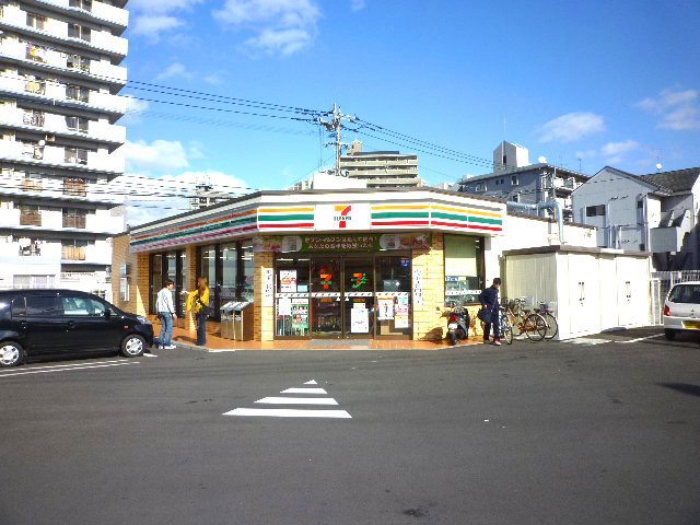 Convenience store. Seven-Eleven Fukuoka Atago 1-chome to (convenience store) 111m