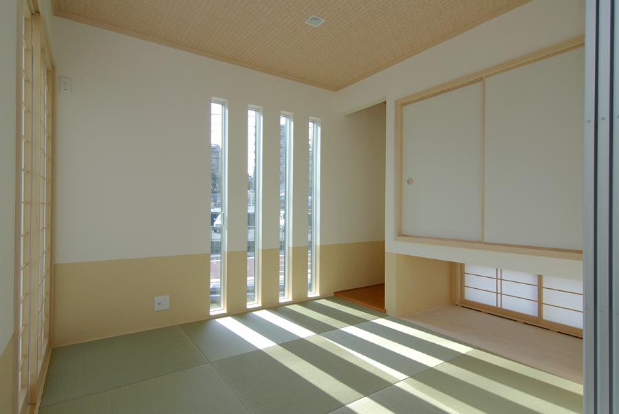 Non-living room. It is different from the real thing.