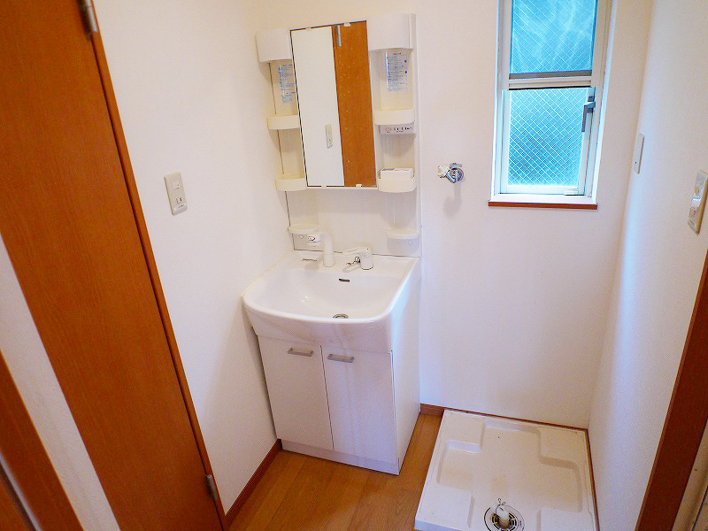 Washroom. With shampoo dresser to sink dressing room