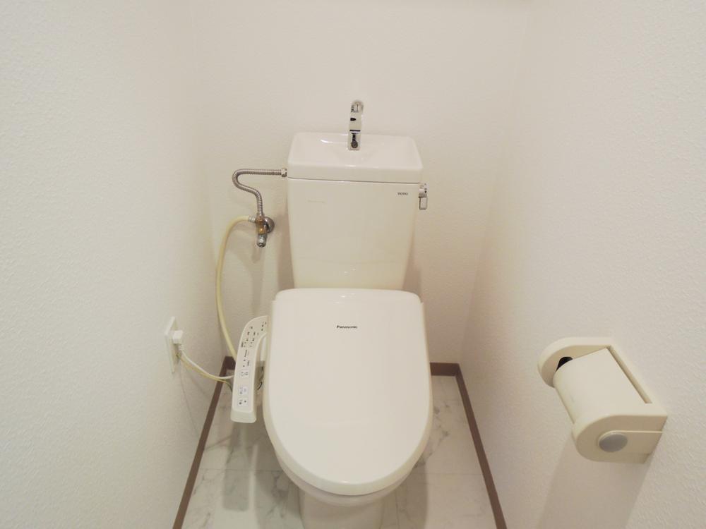 Toilet. Warm water washing toilet seat new!