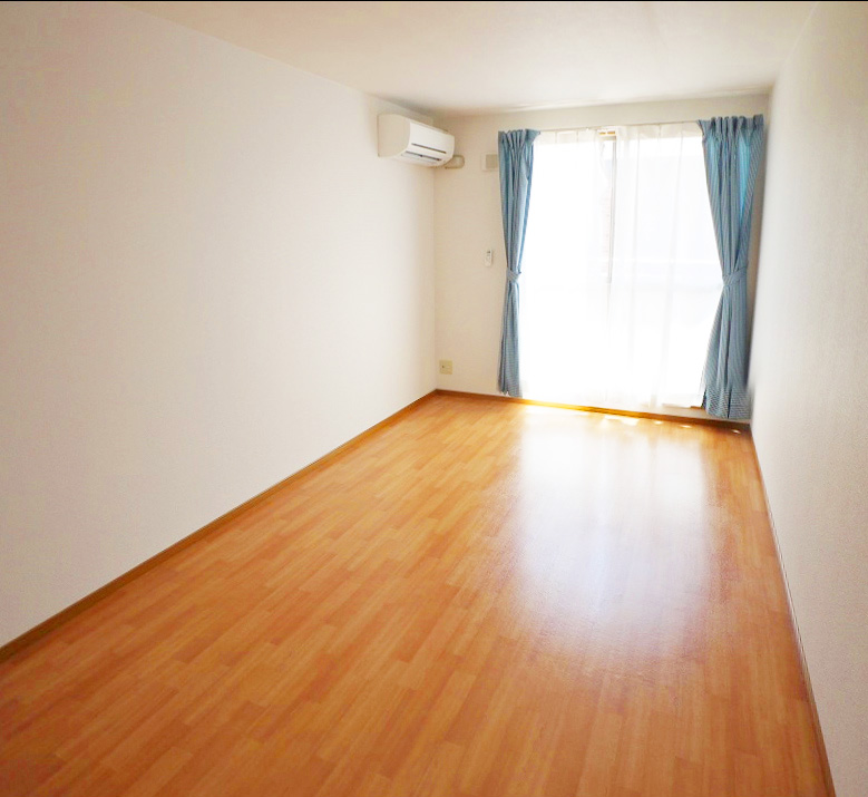 Living and room. 43 square meters is 36,000 yen! It is insanely cheap