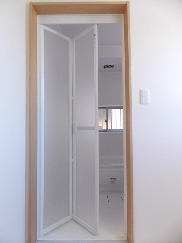 Bathroom. Because it is a folding door, You can use spacious bathroom (^_^) / ~