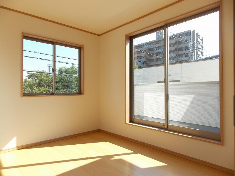 Other introspection. The second floor Western-style (^_^) /  Window many feeling of freedom ・ Per yang ・ Ventilation is good