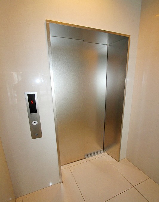 Entrance. Easy move with elevator