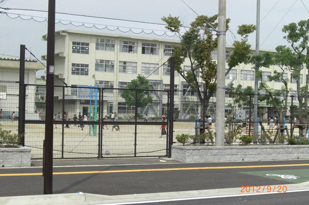 Primary school. 15 Class of 500m whole school children 467 people to Fukuoka Municipal Iki Minami Elementary School