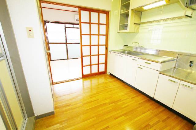 Living and room. Kitchen also widely, Cooking Easy