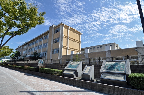 Primary school. 984m to Fukuoka Municipal Atago elementary school (elementary school)