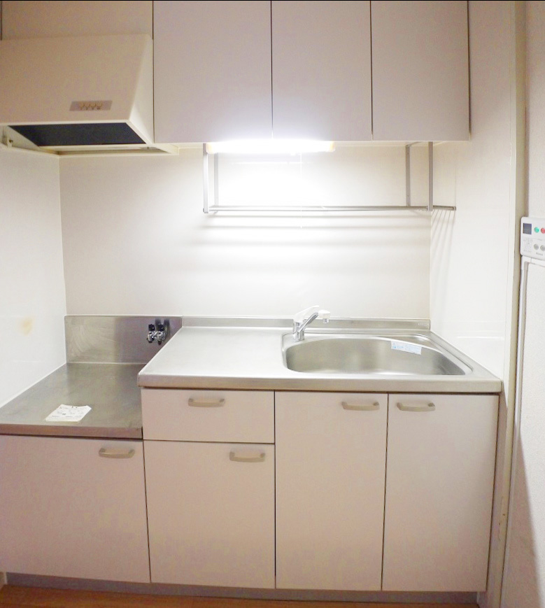 Kitchen. Two-neck is a gas stove can be installed