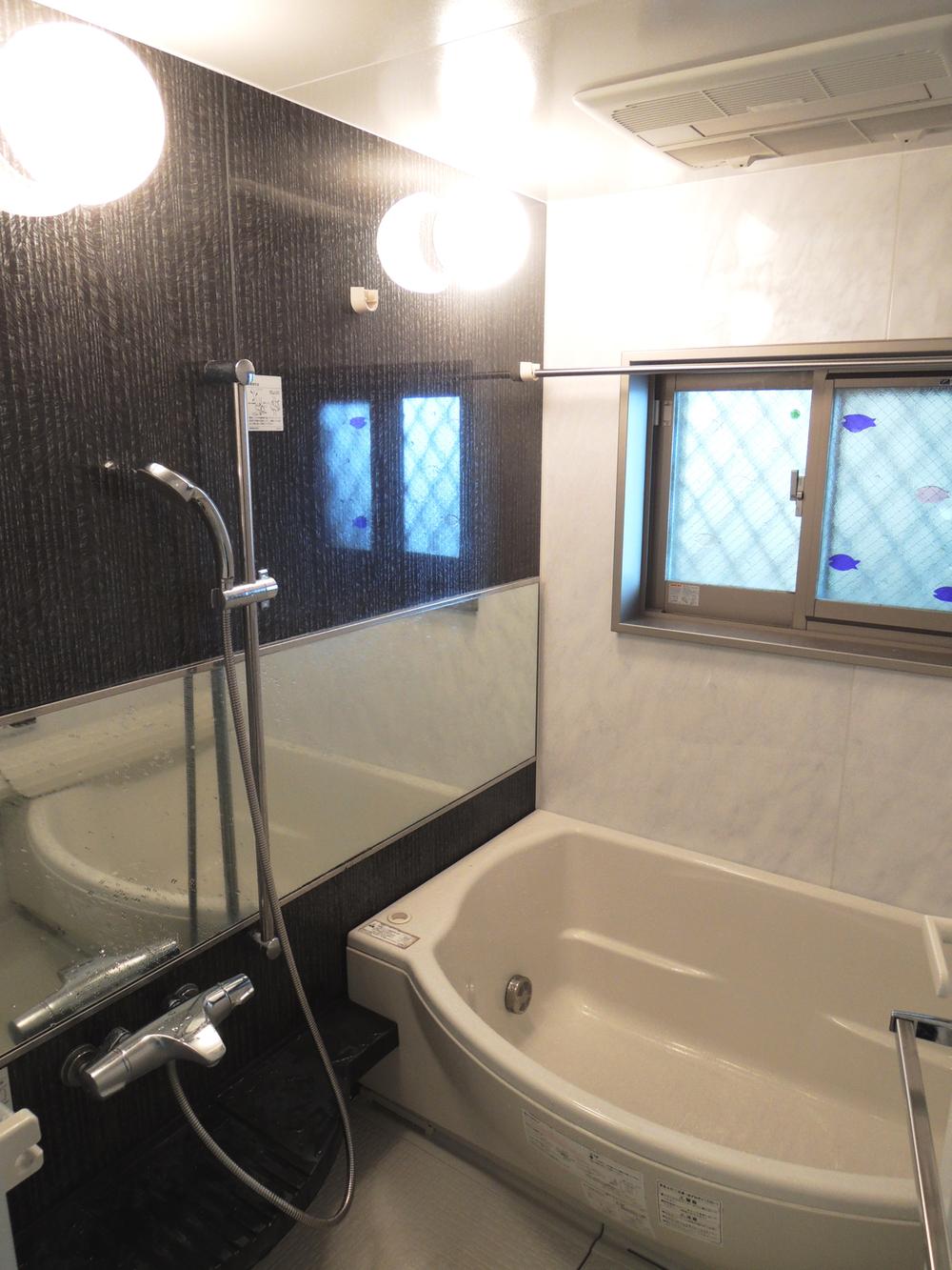 Bathroom. Indoor (September 2013) Shooting Bathroom with a window, Add 炊 function ・ With bathroom dryer