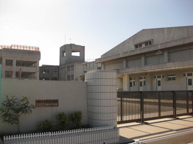 Primary school. 1804m to Fukuoka Municipal GenHiroshi Elementary School