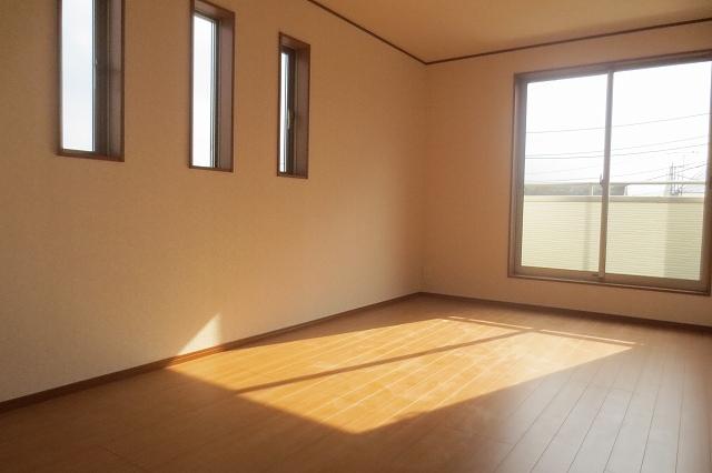 Non-living room. Western style room, Zenshitsuminami facing sunny!
