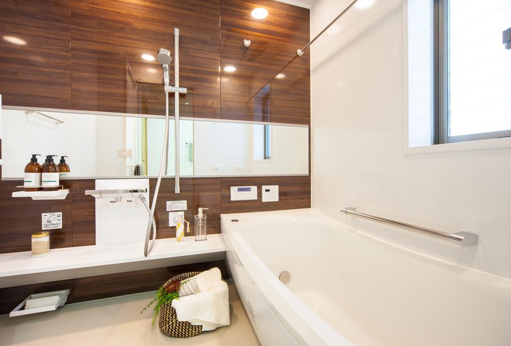 Bathroom. 1620 affluent unit bus. Family will spend everyone in the fun bath time