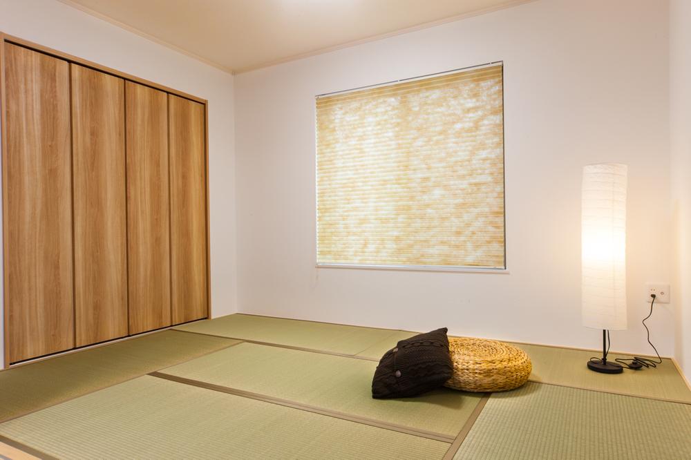 Model house photo. 6 Pledge of Japanese-style room that is adjacent to LDK.