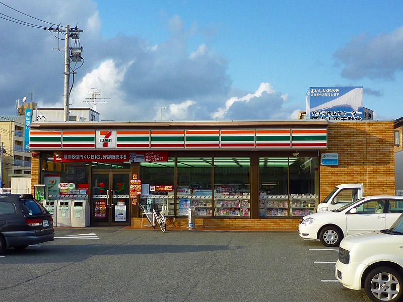 Convenience store. Seven-Eleven Fukuoka Imajukuhigashi 1-chome to (convenience store) 202m