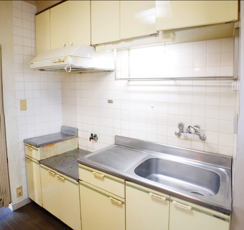Kitchen. Kitchen spacious! Two-burner gas stove can be installed