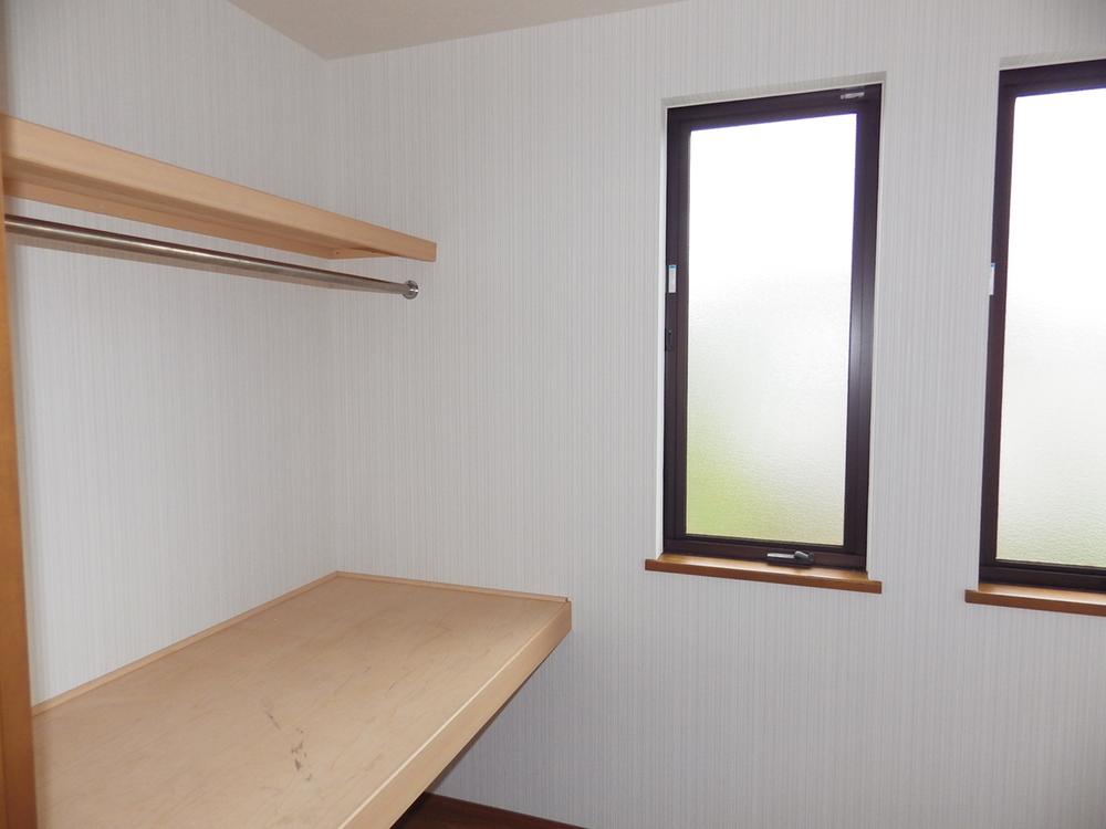 Receipt. Also equipped with a large walk-in closet that futon, etc. also enter.