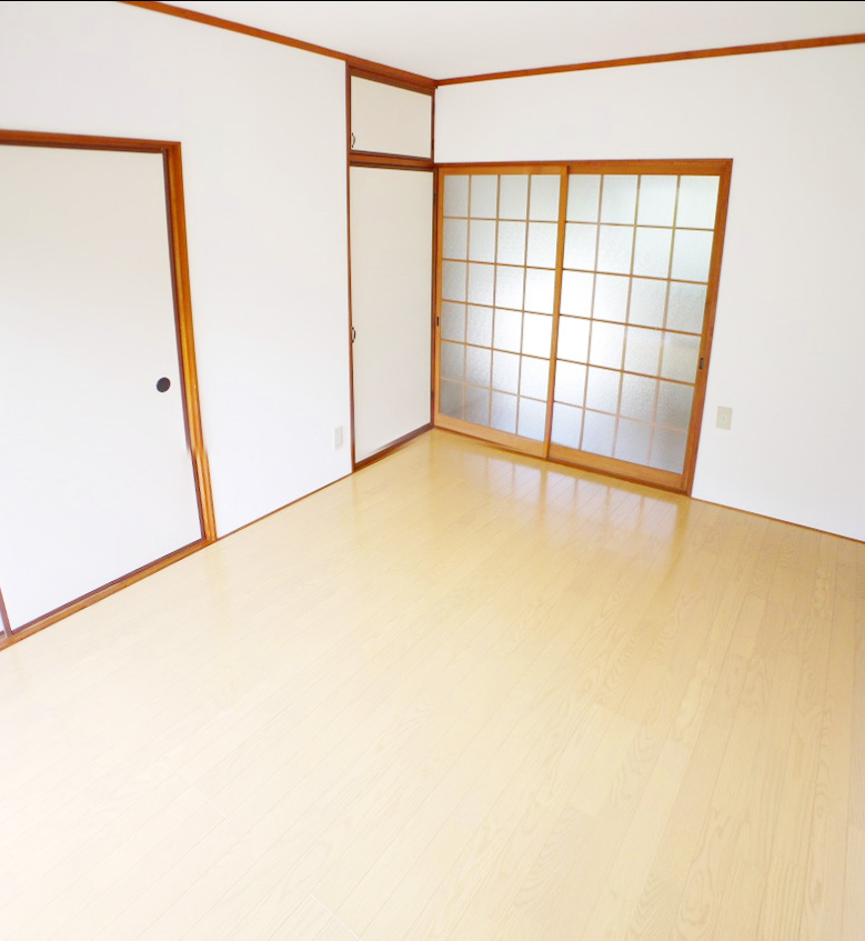Living and room. This property is 35,000 yen is cheap! 