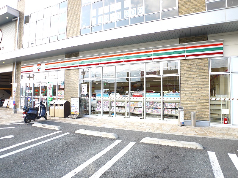 Convenience store. Seven-Eleven Kyushu Science City Station store up (convenience store) 438m
