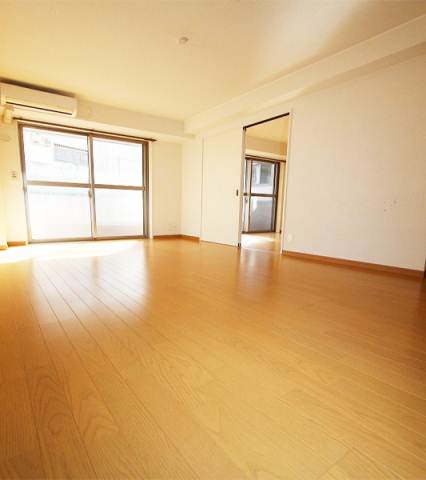 Living and room. Spacious LDK! First of all, please call!