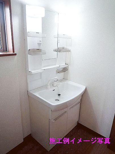 Wash basin, toilet. Washbasin with shower