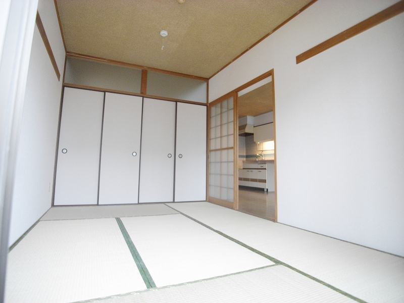 Other room space. Japanese-style room to settle ☆ Also contains plenty product closet!