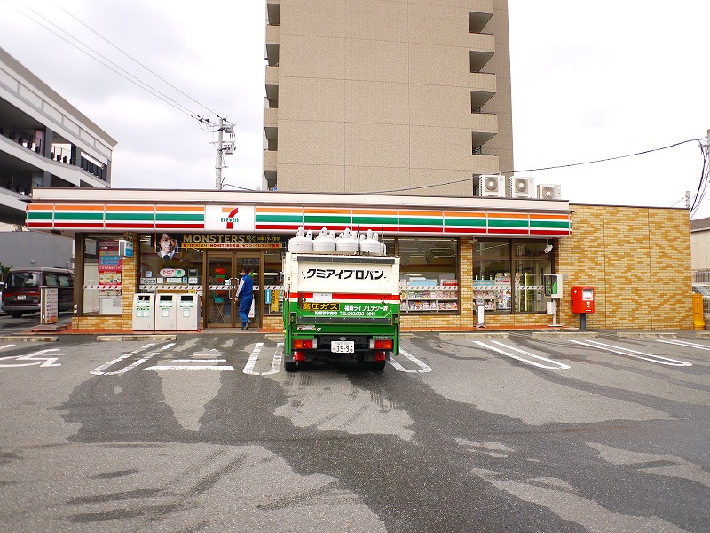 Convenience store. Seven-Eleven Fukuoka Imajukuhigashi 1-chome to (convenience store) 57m