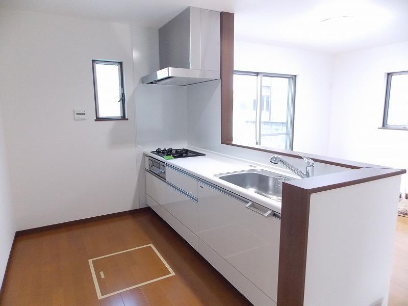 Same specifications photo (kitchen). From the wife's point of view, It overlooks the living-dining, You can enjoy conversation with family even during cooking (* ^ _ ^ *)