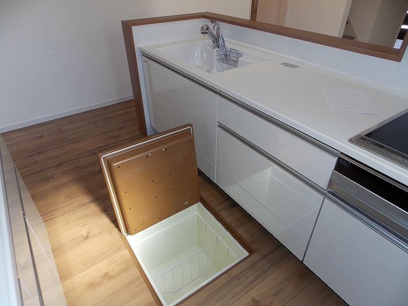Same specifications photo (kitchen). Kitchen floor storage (^_^) /  Actually, It's also the floor of the inspection opening (^ o ^)  Did you know (^ o ^)