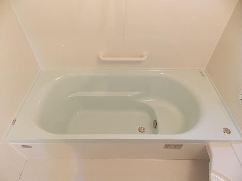 Same specifications photo (bathroom). 'm Bath spacious type firmly can stretch the legs (^^) / ~~~ Let's heal slowly tired body of the day (^_^) /