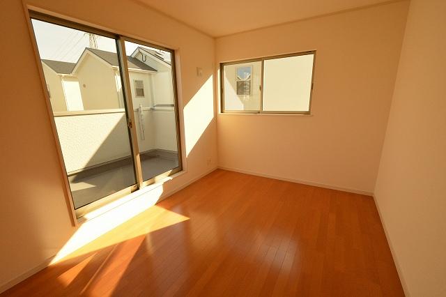 Non-living room. East side Western-style is a balcony of spread!