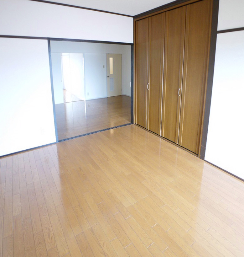 Other room space. Deposit in the size of up to here ・ Key money required is rare