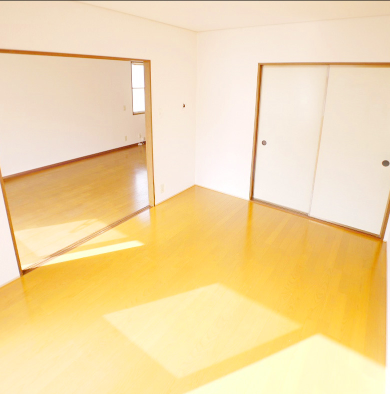Living and room. In a room clean already furnished, Bright Property