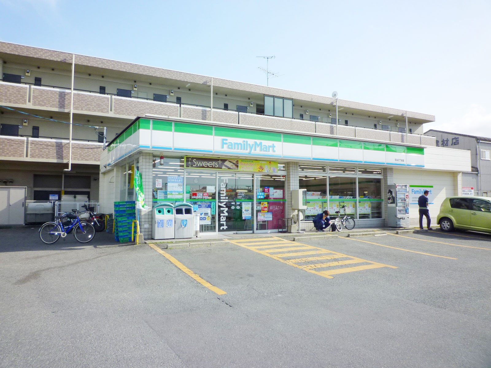 Convenience store. FamilyMart Ishimaru three-chome up (convenience store) 15m