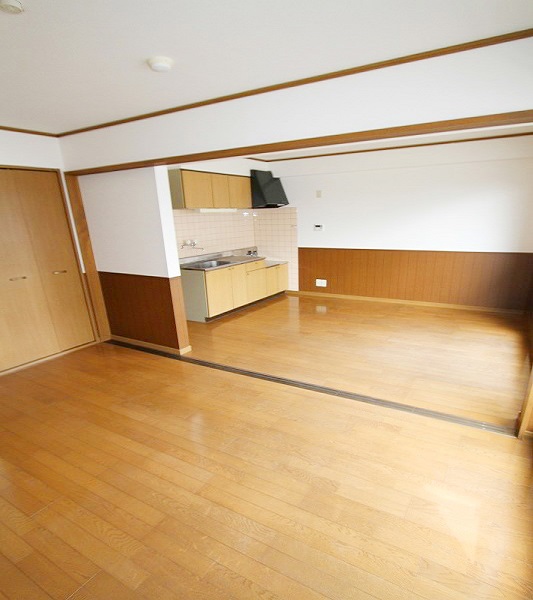 Other room space. It can also be used as a 2DK type 1LDK of all flooring