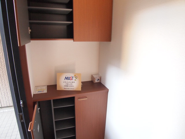 Entrance. There are many storage capacity shelf